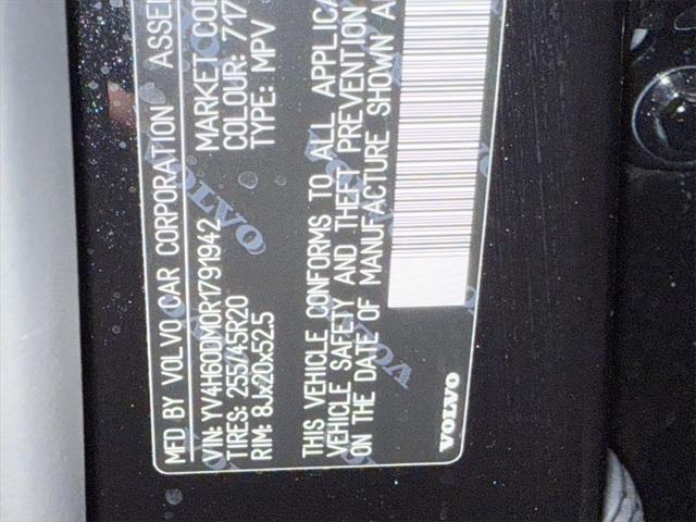 2024 Volvo XC60 Recharge T8 Ultimate Dark Theme