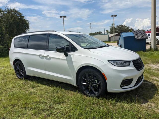 2024 Chrysler Pacifica PACIFICA TOURING L