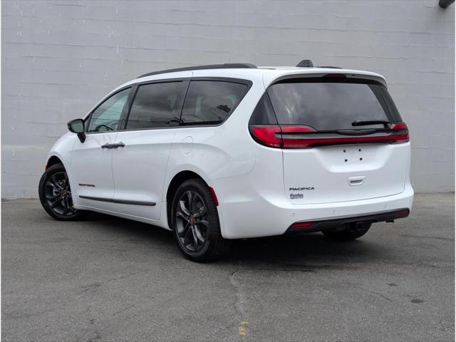 2024 Chrysler Pacifica PACIFICA TOURING L