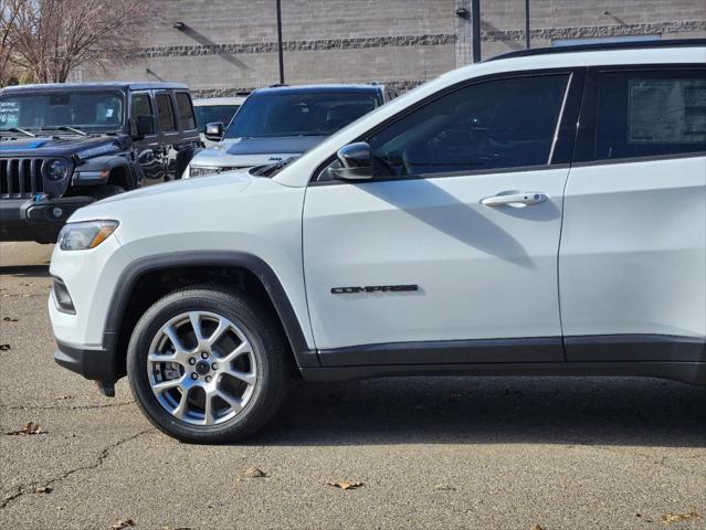 2025 Jeep Compass COMPASS LATITUDE 4X4