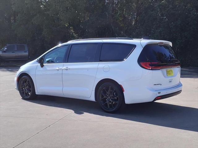 2024 Chrysler Pacifica PACIFICA TOURING L