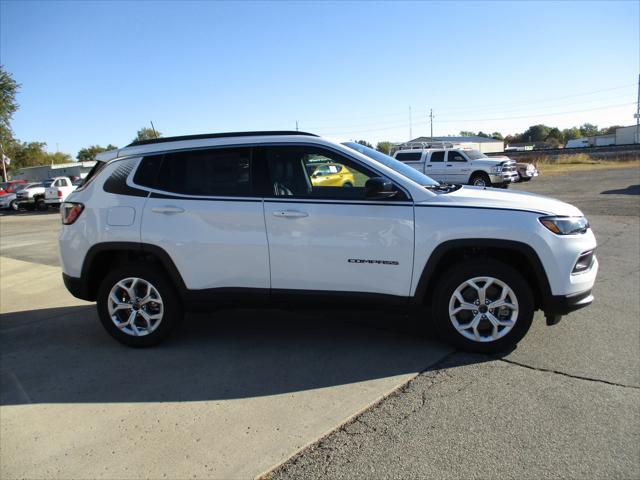 2025 Jeep Compass COMPASS LATITUDE 4X4