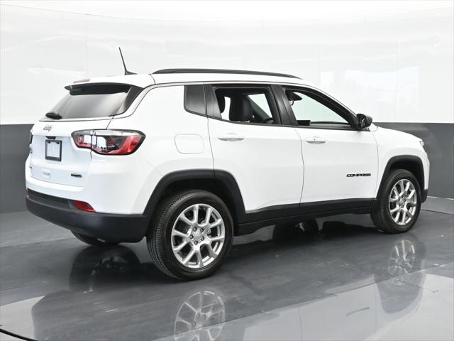 2024 Jeep Compass Latitude Lux FWD