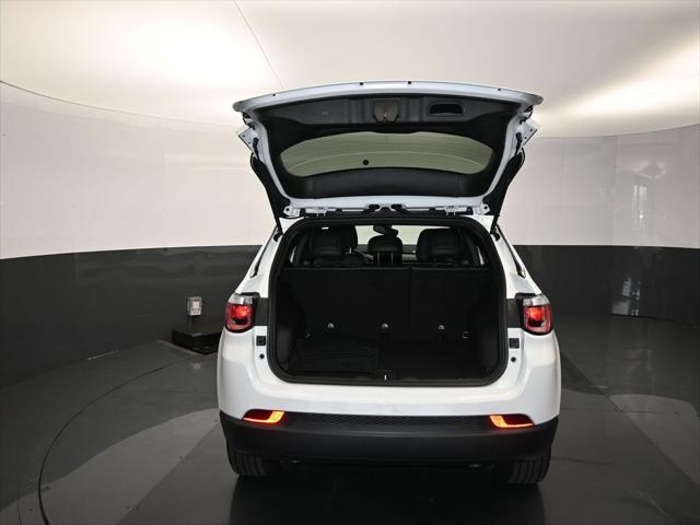 2024 Jeep Compass Latitude Lux FWD