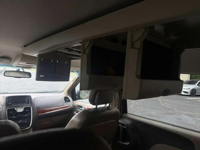 2014 Chrysler Town & Country Touring