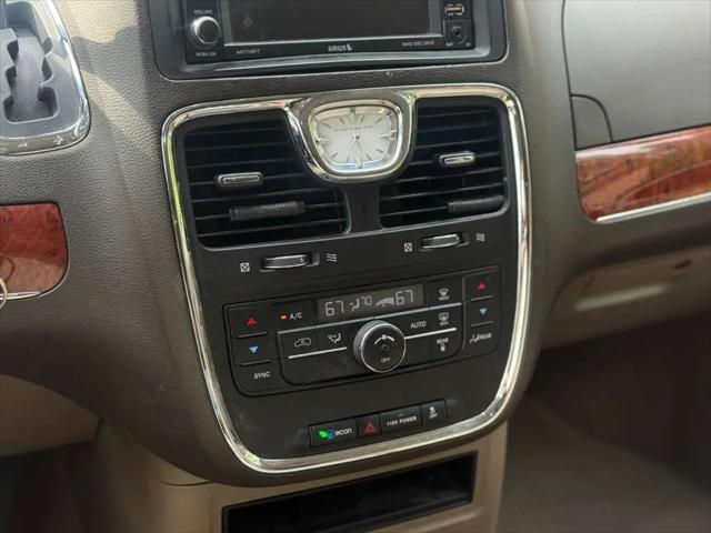 2014 Chrysler Town & Country Touring
