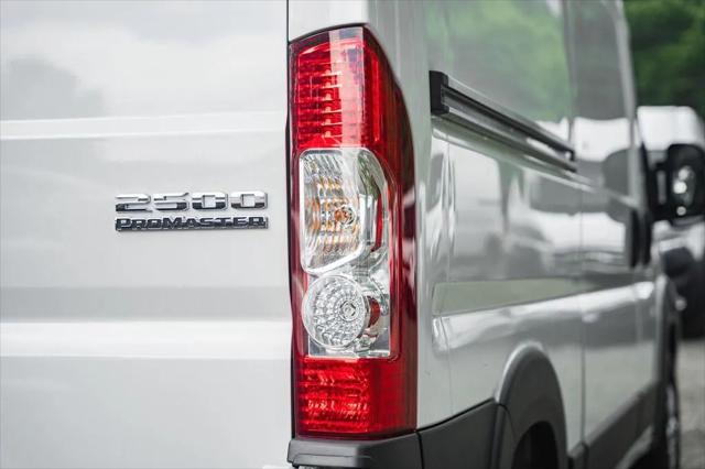 2025 Ram ProMaster Cargo Van SLT Low Roof 136" WB