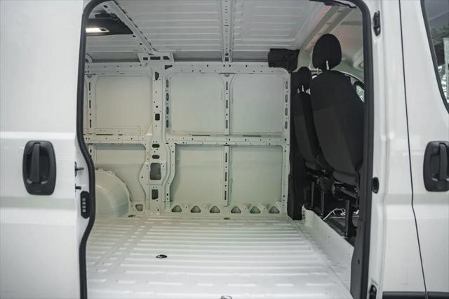 2025 Ram ProMaster Cargo Van SLT Low Roof 136" WB