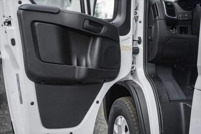 2025 Ram ProMaster Cargo Van SLT Low Roof 136" WB