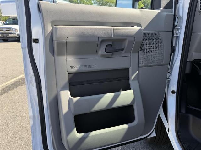2025 Ford E-350 Cutaway Base