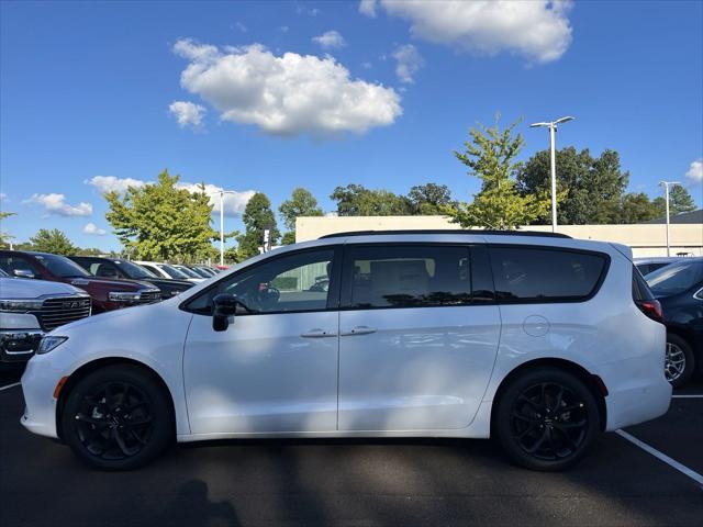 2024 Chrysler Pacifica PACIFICA TOURING L