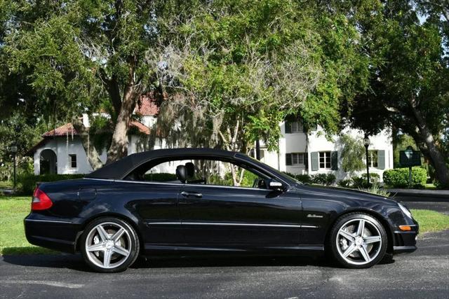 2007 Mercedes-Benz CLK-CLASS CLK 63 AMG 2-Door Cabriolet W/Navigation and Parktronic
