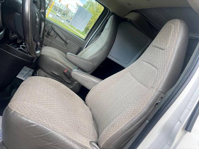 2020 GMC Savana Cargo RWD 3500 Regular Wheelbase Work Van