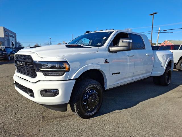 2024 RAM Ram 3500 RAM 3500 LIMITED MEGA CAB 4X4 64 BOX