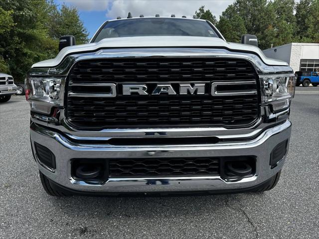 2024 RAM Ram 5500 Chassis Cab RAM 5500 SLT CHASSIS REGULAR CAB 4X4 108 CA