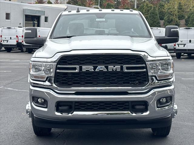 2024 RAM Ram 3500 Chassis Cab RAM 3500 TRADESMAN CREW CAB CHASSIS 4X4 60 CA