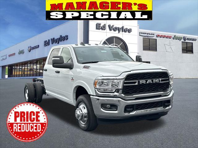 2024 RAM Ram 3500 Chassis Cab RAM 3500 TRADESMAN CREW CAB CHASSIS 4X4 60 CA