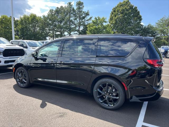 2024 Chrysler Pacifica PACIFICA TOURING L