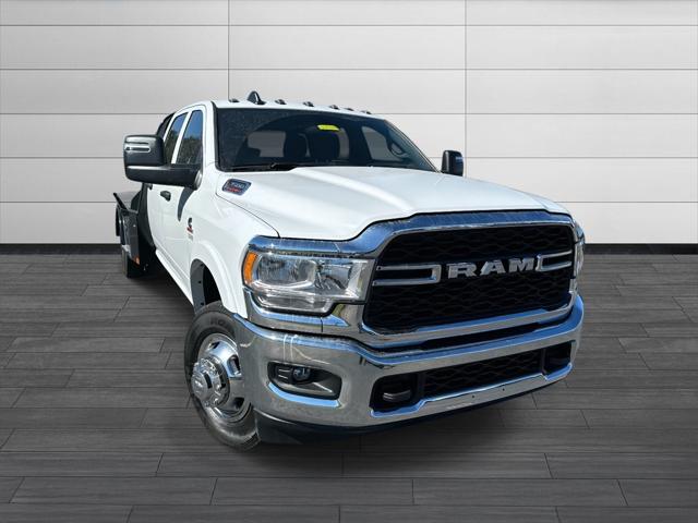 2024 RAM Ram 3500 Chassis Cab RAM 3500 TRADESMAN CREW CAB CHASSIS 4X4 60 CA
