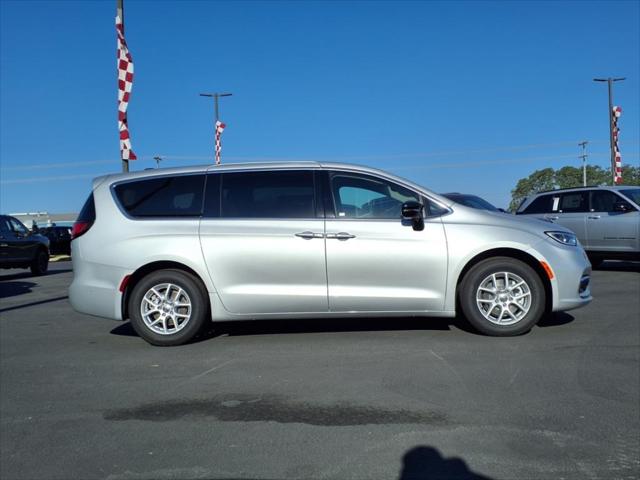 2024 Chrysler Pacifica PACIFICA TOURING L