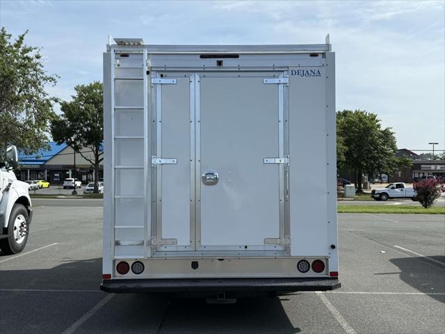2024 Ford E-350 Cutaway Base
