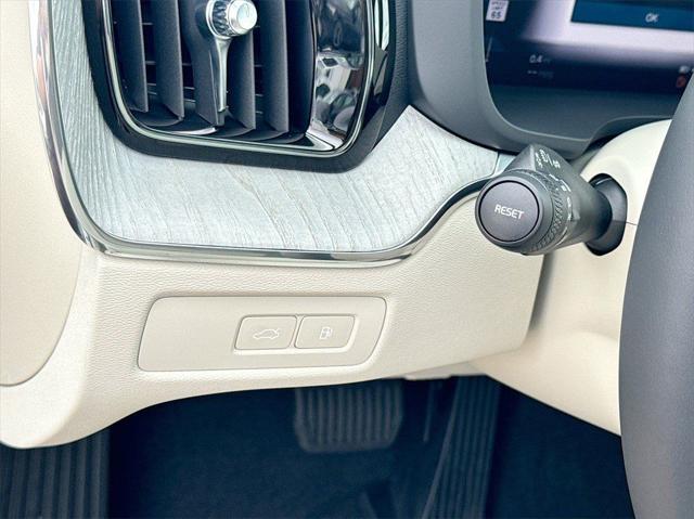 2025 Volvo XC60 Plug-In Hybrid T8 Plus