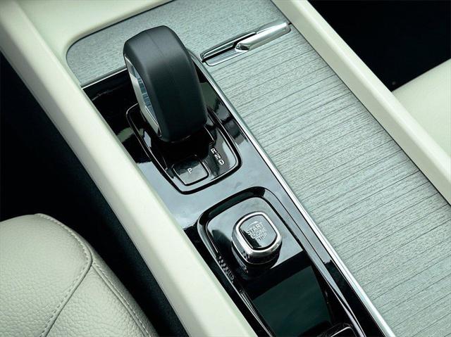 2025 Volvo XC60 Plug-In Hybrid T8 Plus