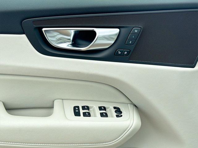 2025 Volvo XC60 Plug-In Hybrid T8 Plus