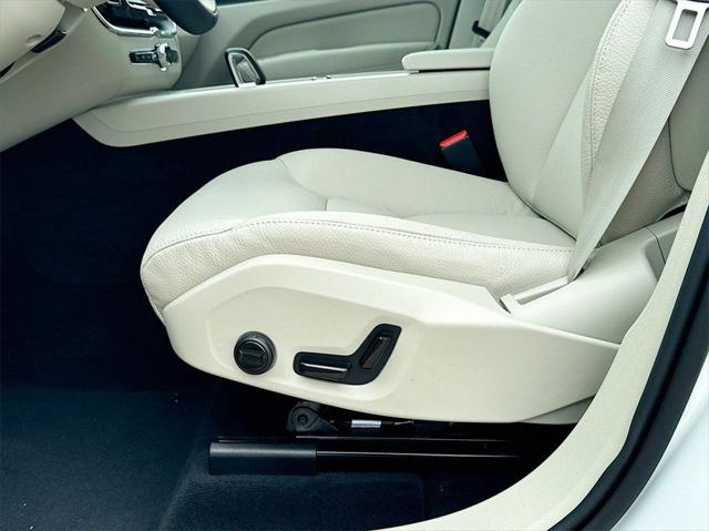 2025 Volvo XC60 Plug-In Hybrid T8 Plus