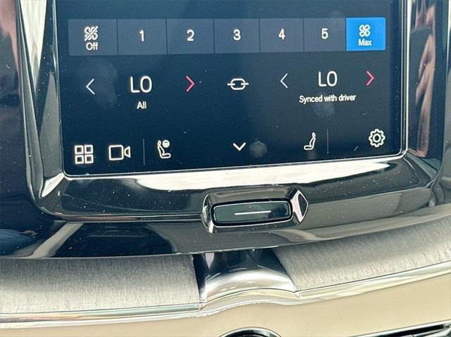 2025 Volvo XC60 Plug-In Hybrid T8 Plus