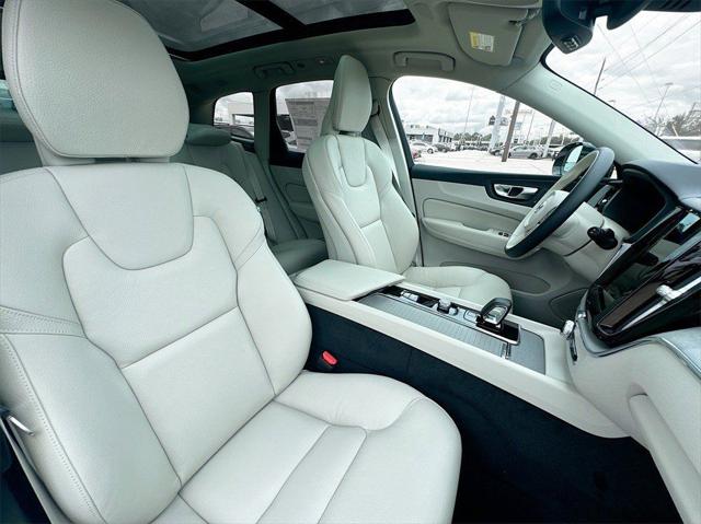 2025 Volvo XC60 Plug-In Hybrid T8 Plus