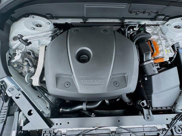 2025 Volvo XC60 Plug-In Hybrid T8 Plus