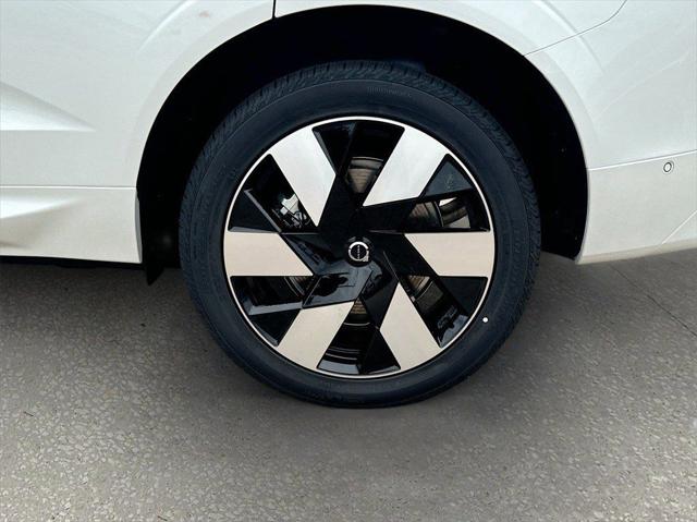 2025 Volvo XC60 Plug-In Hybrid T8 Plus