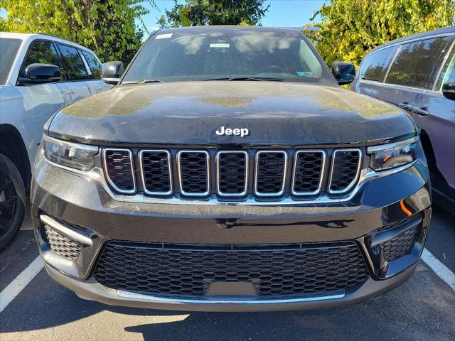 2025 Jeep Grand Cherokee GRAND CHEROKEE LAREDO X 4X4