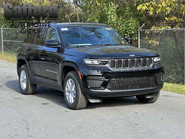 2025 Jeep Grand Cherokee GRAND CHEROKEE LAREDO X 4X4