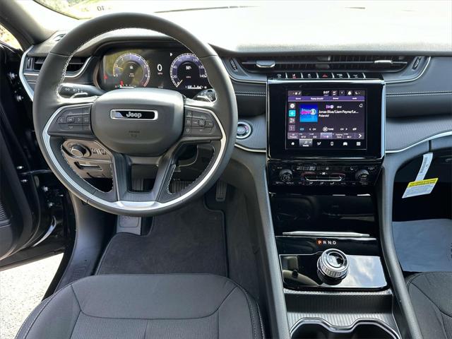 2025 Jeep Grand Cherokee GRAND CHEROKEE LAREDO X 4X4