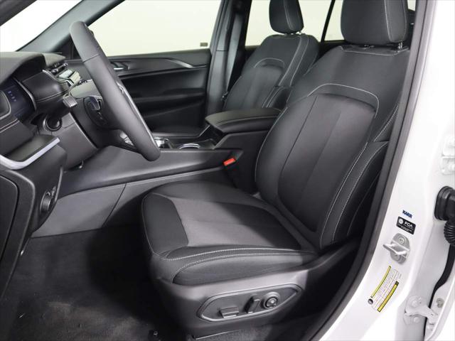 2025 Jeep Grand Cherokee Laredo 4x4