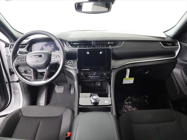 2025 Jeep Grand Cherokee Laredo 4x4