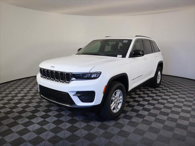 2025 Jeep Grand Cherokee GRAND CHEROKEE LAREDO 4X4