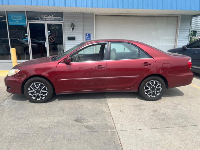2005 Toyota Camry LE for sale in Des Moines, IA