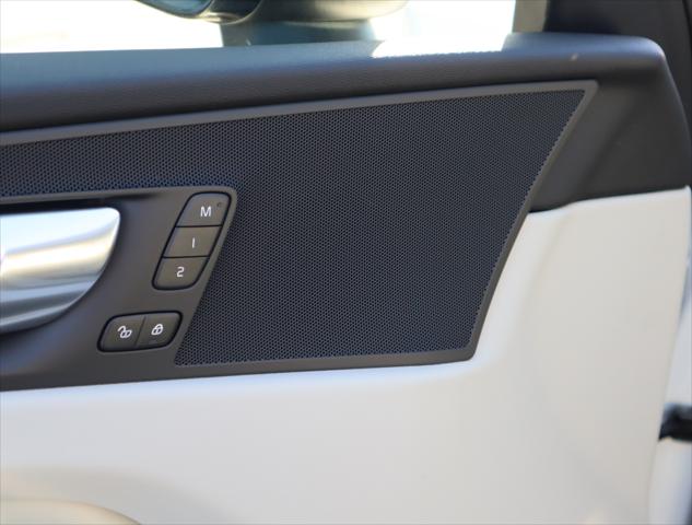 2025 Volvo XC60 Plug-In Hybrid Plus