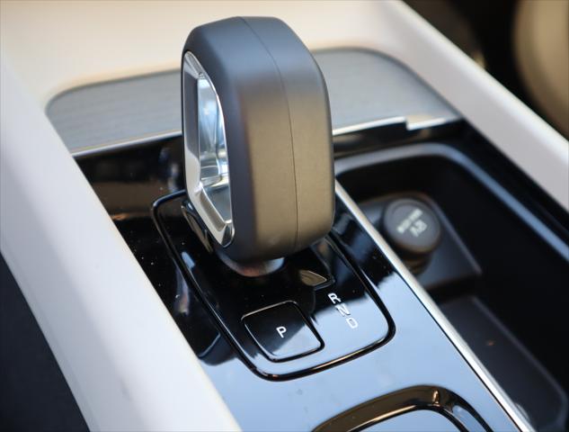 2025 Volvo XC60 Plug-In Hybrid Plus