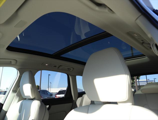 2025 Volvo XC60 Plug-In Hybrid Plus