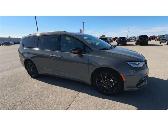 2024 Chrysler Pacifica PACIFICA TOURING L