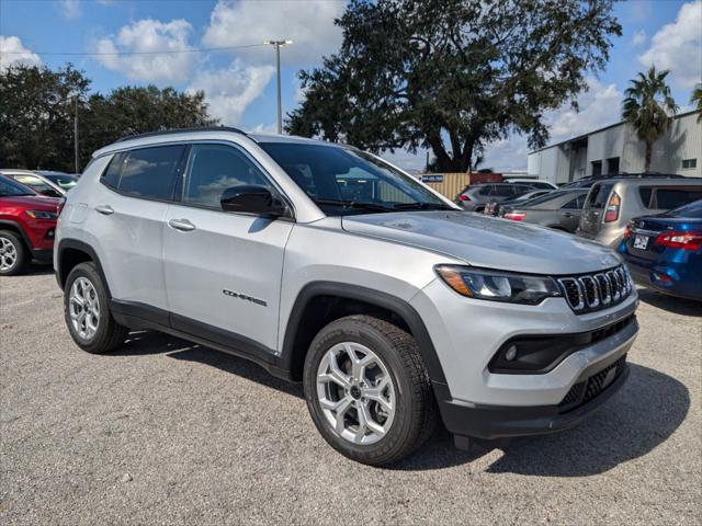 2025 Jeep Compass COMPASS LATITUDE 4X4