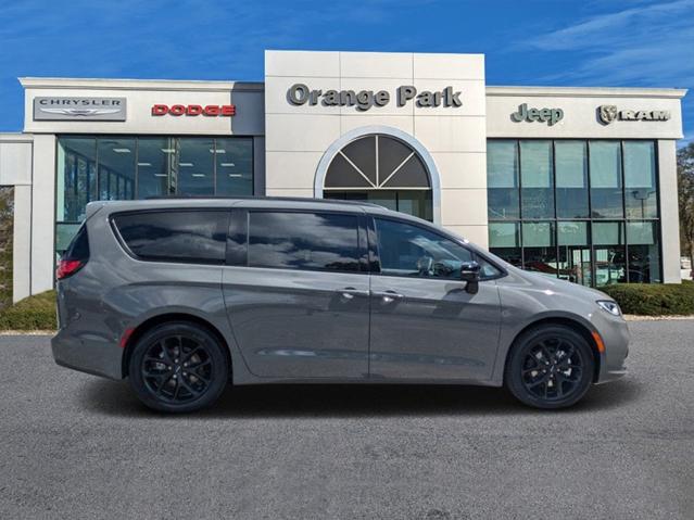 2024 Chrysler Pacifica PACIFICA TOURING L