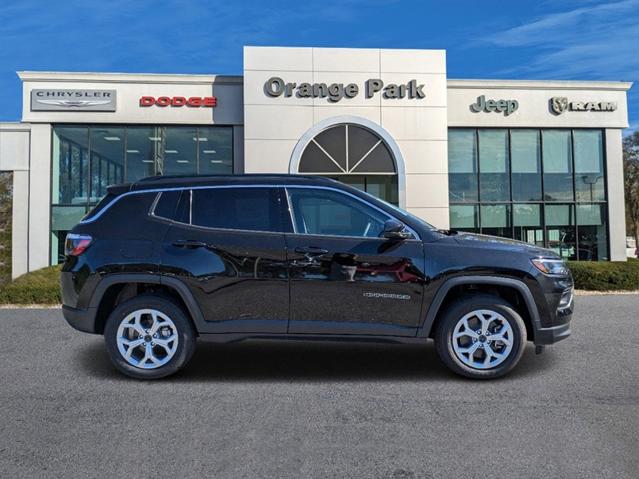 2025 Jeep Compass COMPASS LATITUDE 4X4