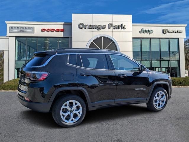 2025 Jeep Compass COMPASS LATITUDE 4X4