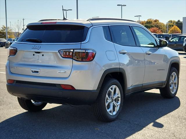 2025 Jeep Compass COMPASS LATITUDE 4X4