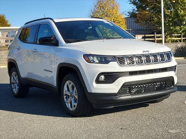 2025 Jeep Compass COMPASS LATITUDE 4X4
